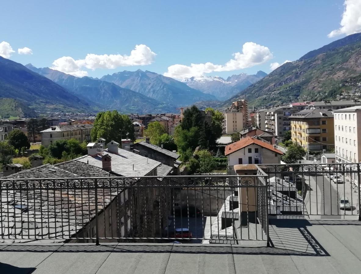 Mansarda Del Sole, Nel Cuore Di 奥斯塔 外观 照片