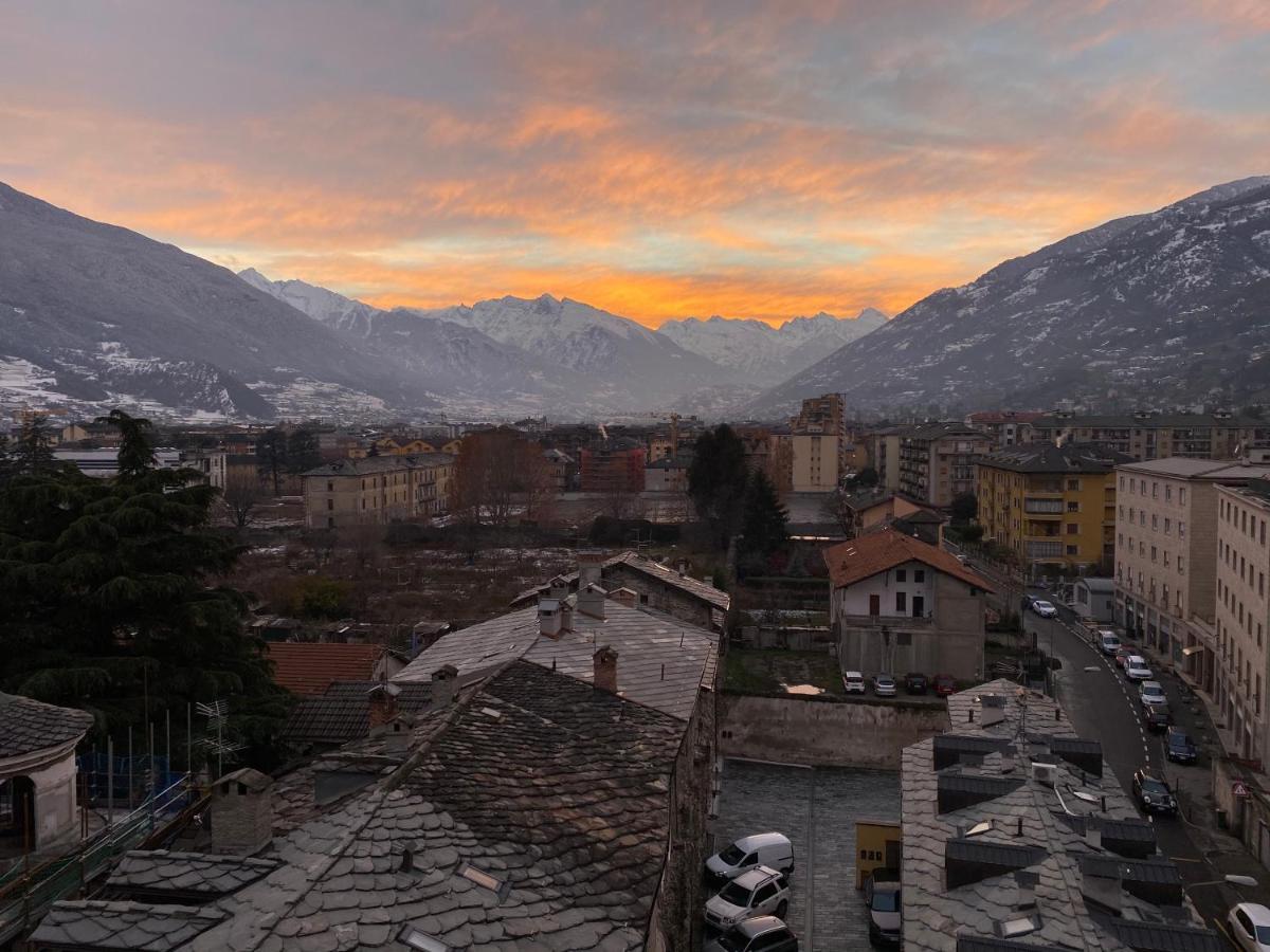 Mansarda Del Sole, Nel Cuore Di 奥斯塔 外观 照片
