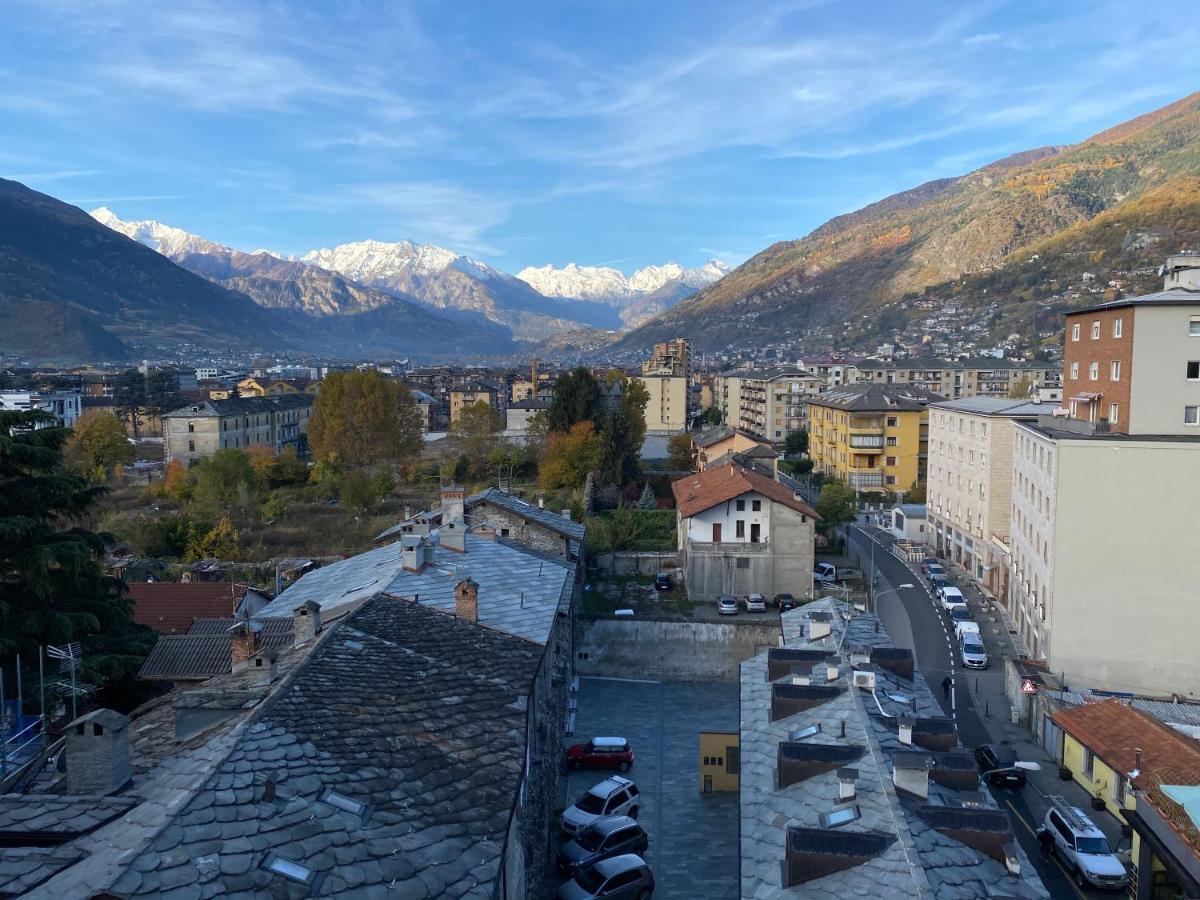 Mansarda Del Sole, Nel Cuore Di 奥斯塔 外观 照片