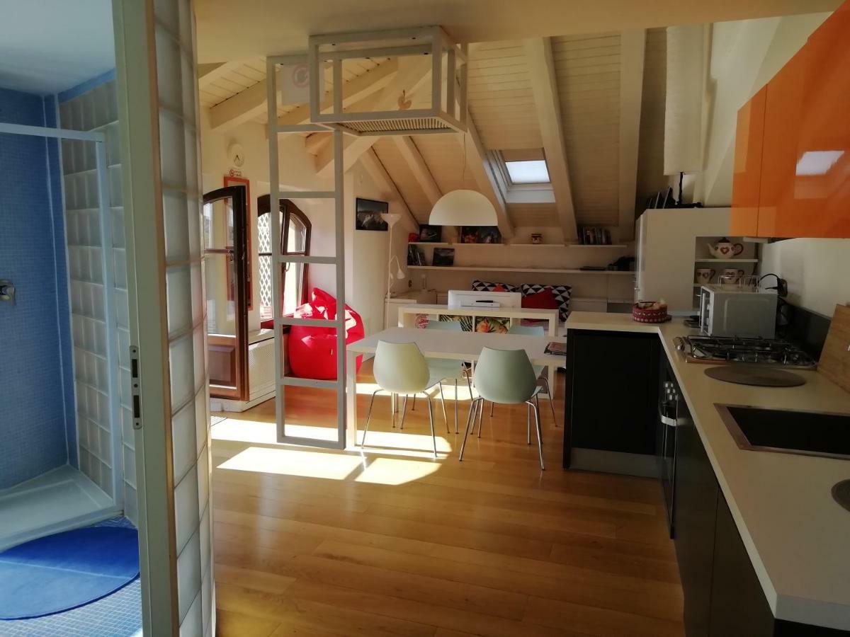 Mansarda Del Sole, Nel Cuore Di 奥斯塔 外观 照片