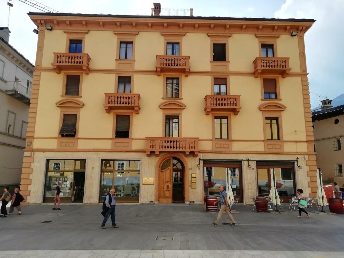 Mansarda Del Sole, Nel Cuore Di 奥斯塔 外观 照片